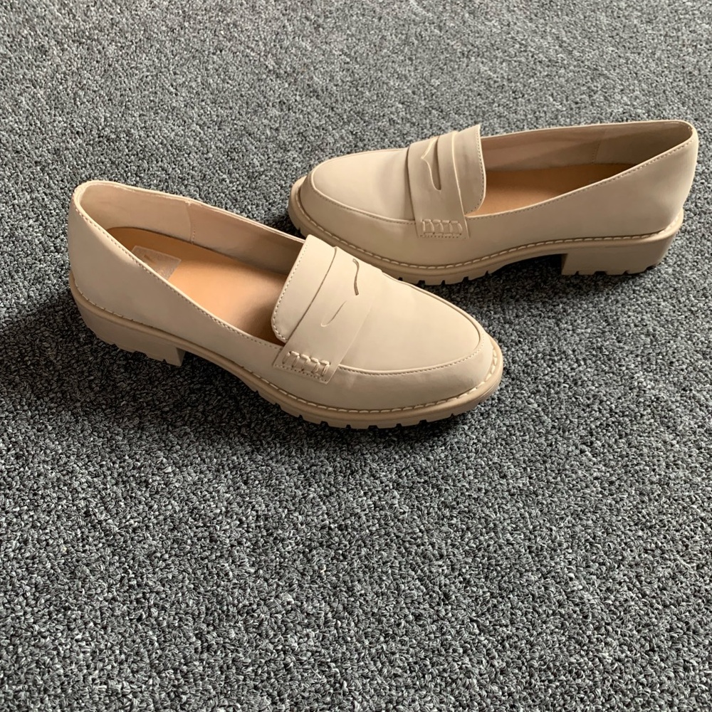 Dolce vita Catalina loafers. Khaki in color. Size: 7.5. Worn 1x.